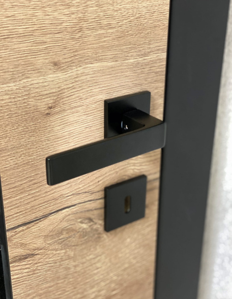 Klamka Apollo fit KAF B00 czarna na rozecie kwadratowej Infinity Line