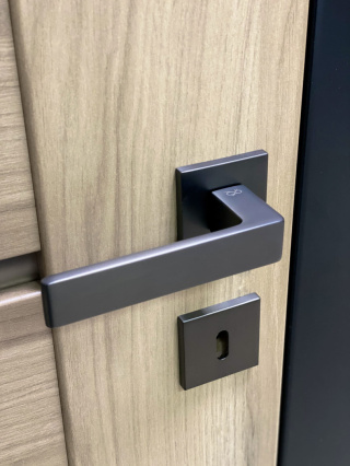 Klamka Apollo fit KAF 200 tytan na rozecie kwadratowej Infinity Line