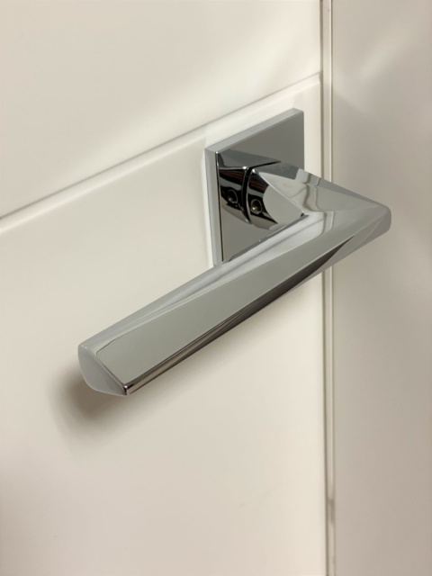 Klamka Diamond fit KDF 700 chrom na rozecie kwadratowej Infinity Line