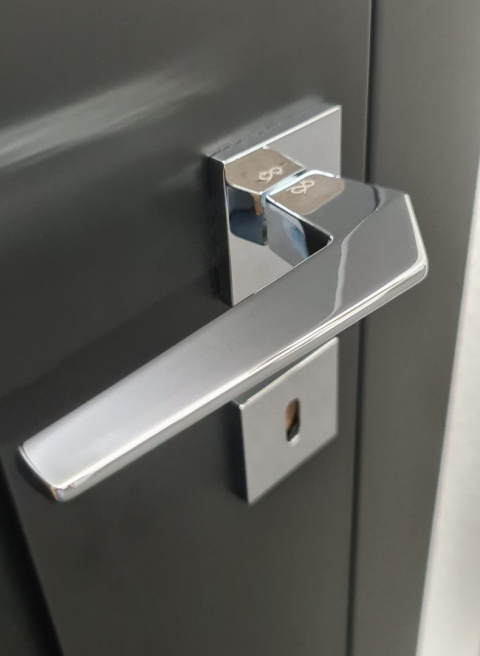 Klamka Ice fit KCE 700 chrom na rozecie kwadratowej Infinity Line