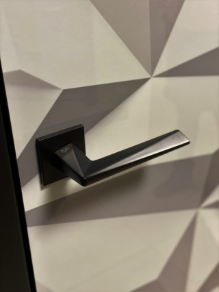 Klamka Diamond fit KDF B00 czarna na rozecie kwadratowej Infinity Line