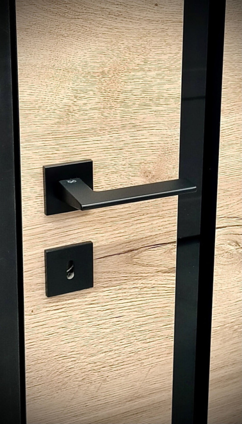 Klamka Shark fit KSH B00 czarna na rozecie kwadratowej Infinity Line