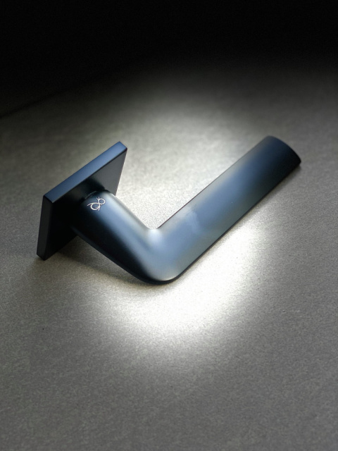 Klamka Stinger fit KSR B00 czarna na rozecie kwadratowej Infinity Line