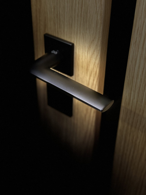 Klamka Stinger fit KSR B00 czarna na rozecie kwadratowej Infinity Line