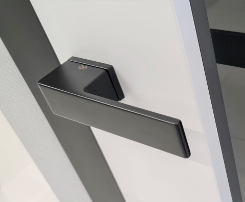 Klamka Polo KPOL B00 czarna na rozecie prostokątnej Infinity Line