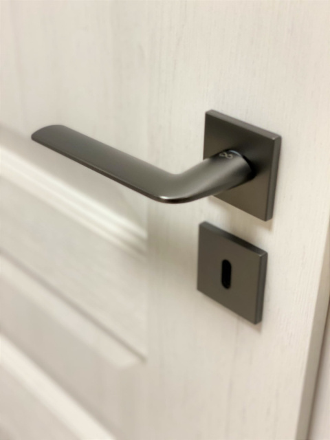 Klamka Stinger fit KSR 200 tytan na rozecie kwadratowej Infinity Line