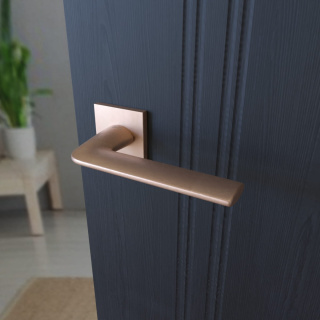 Klamka Stinger fit KSR M M00 miedź mat na rozecie kwadratowej Infinity Line