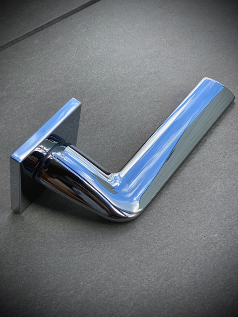 Klamka Stinger fit KSR 700 chrom na rozecie kwadratowej Infinity Line