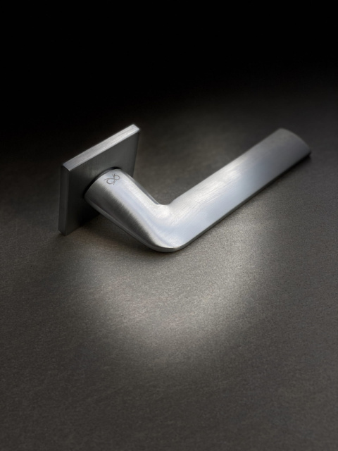 Klamka Stinger fit KSR M 700 chrom mat na rozecie kwadratowej Infinity Line