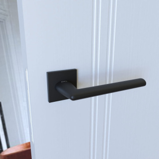 Klamka Eva KEVA B00 czarna na rozecie kwadratowej Infinity Line