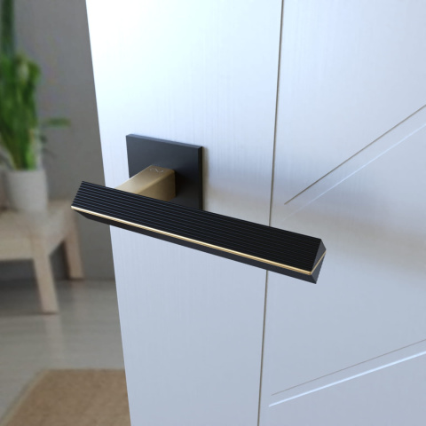 Klamka Carrera KCRA B00/MG00 czarna/złoty mat na rozecie kwadratowej Infinity Line