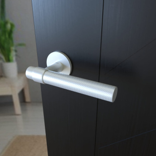 Klamka Ghost KGOS M 700 chrom mat na rozecie okrągłej Infinity Line