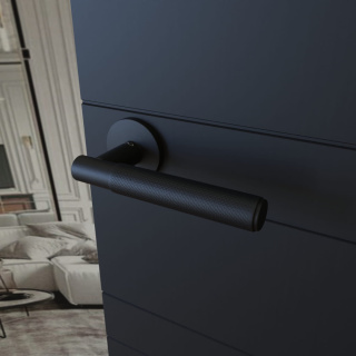 Klamka Tess KTS O B00 czarna na rozecie okrągłej Infinity Line