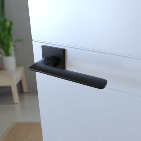 Klamka Giulietta KGUL S B00 czarna na rozecie kwadratowej Infinity Line