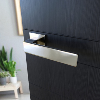 Klamka Imperia KIMP S 700 chrom na rozecie kwadratowej Infinity Line