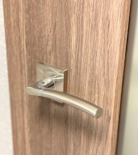 Klamka Dalia KDL 100K chrom/satyna na rozecie kwadratowej Infinity Line