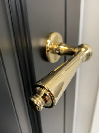 Klamka Millennium KMM G00 PVD złota na rozecie okrągłej Infinity Line