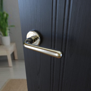 Klamka Lea KLE 700 chrom na rozecie okrągłej Infinity Line