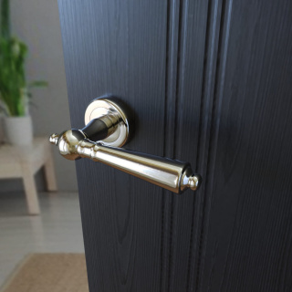 Klamka Millennium KMM 700 chrom na rozecie okrągłej Infinity Line