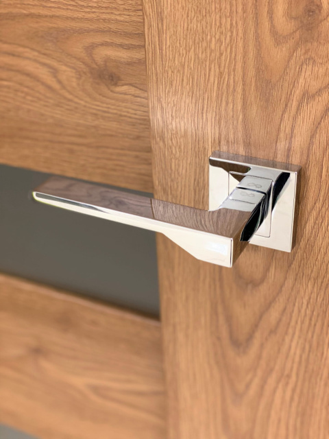 Klamka Nove KNV 700 chrom na rozecie kwadratowej Infinity Line