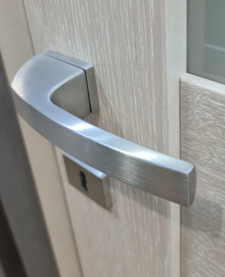 Klamka Spectra KSPC M 700 chrom mat na rozecie prostokątnej Infinity Line