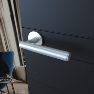 Klamka Tess KTS O M700 chrom mat na rozecie okrągłej Infinity Line