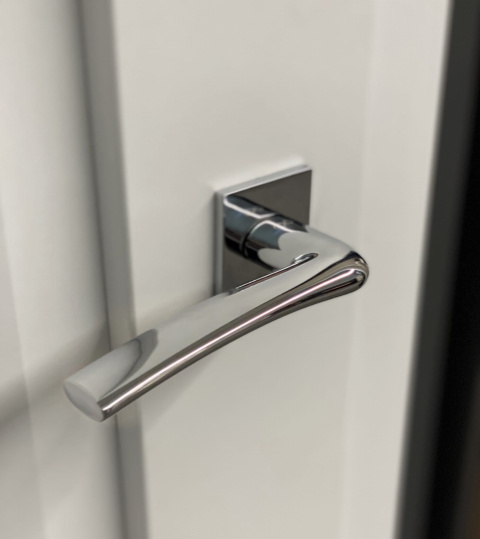 Klamka Vento KVNO S 700 chrom na rozecie kwadratowej Infinity Line