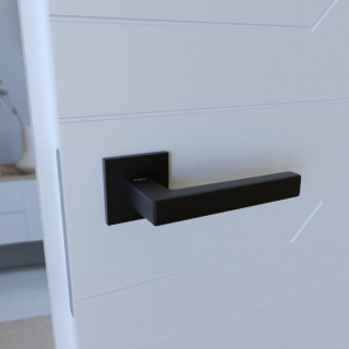 Klamka Stella KSTE S B00 czarna na rozecie kwadratowej Infinity Line