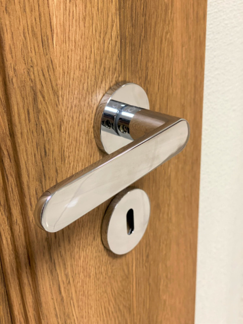 Klamka Wenus fit KWF O 700 chrom na rozecie okrągłej Infinity Line