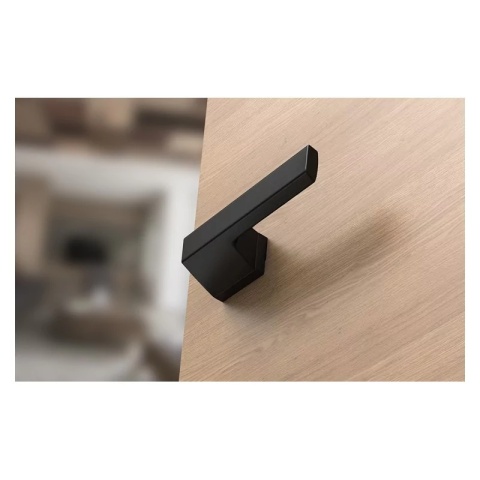 Klamka Maxima czarna na rozecie ukrytej prostokątnej Corona