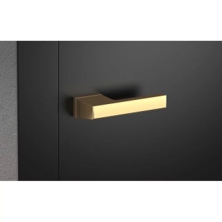 Klamka Maxima mosiądz błyszczący PVD na rozecie ukrytej prostokątnej Corona