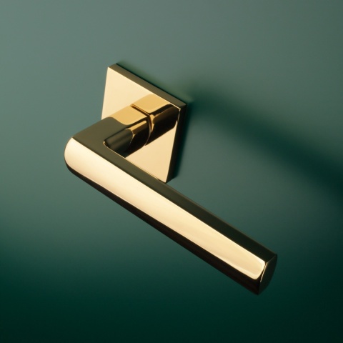 Klamka Aprile Hosta Q Slim 7mm GOLD PVD złoty polerowany PVD na rozecie kwadratowej Enger