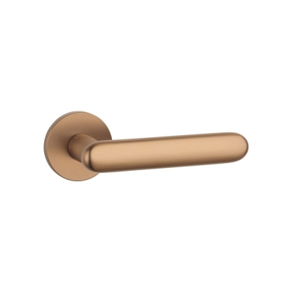 Klamka Stile Larka R Slim 7mm LIGHT BROWN jasny brązowy na rozecie okrągłej Enger