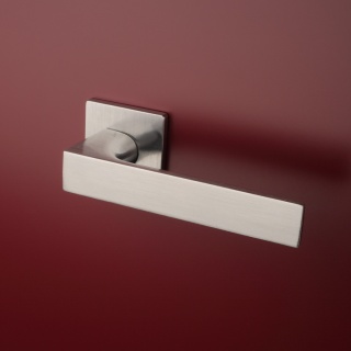 Klamka Aprile Alisso Q Super Slim 5mm DSC chrom szczotkowany na rozecie kwadratowej Enger