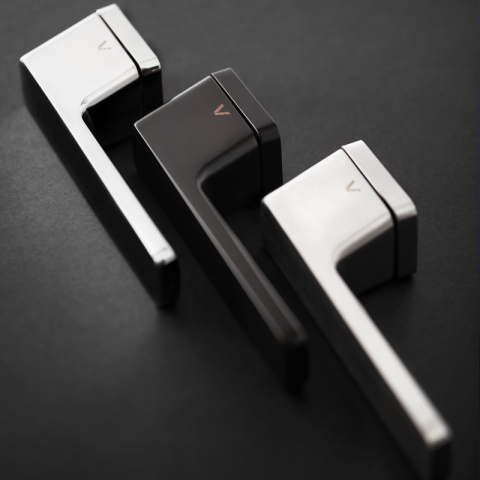 Klamka Sonic czarna na rozecie prostokątnej VDS