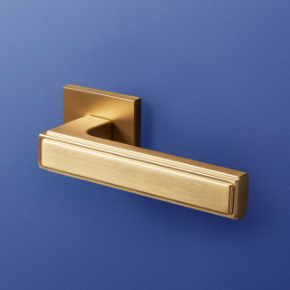 Klamka Fresia fit złoty-satyna na rozecie kwadratowej VDS