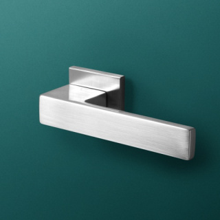 Klamka Total Q fit chrom-satyna na rozecie kwadratowej VDS