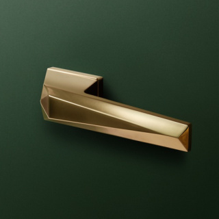 Klamka Veris fit złota PVD na rozecie prostokątnej VDS