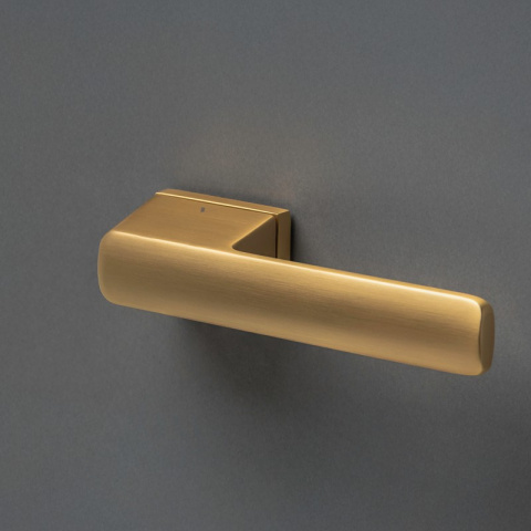Klamka Enzo fit złoty-satyna na rozecie prostokątnej VDS