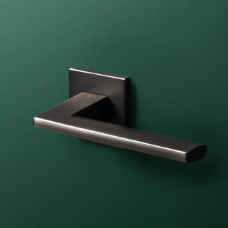 Klamka Flavio fit antracyt na rozecie kwadratowej VDS