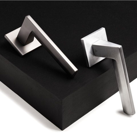 Klamka Flavio fit chrom szczotkowany na rozecie kwadratowej VDS