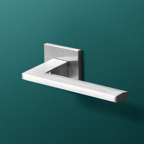 Klamka Flavio fit chrom szczotkowany na rozecie kwadratowej VDS