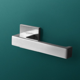 Klamka Qbik fit chrom-satyna na rozecie kwadratowej VDS