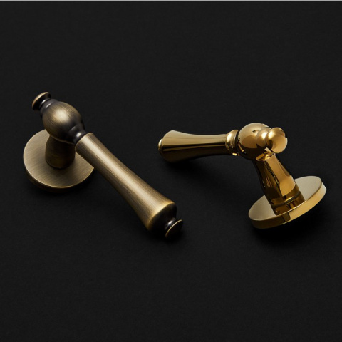 Klamka Fado fit cuero na rozecie okrągłej VDS