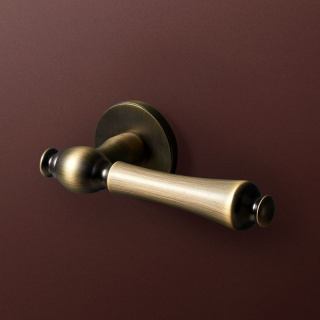 Klamka Fado fit cuero na rozecie okrągłej VDS