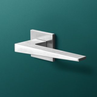 Klamka Tito fit chrom szczotkowany na rozecie kwadratowej VDS