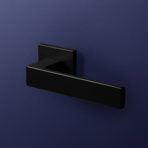 Klamka Spark fit czarna na rozecie kwadratowej VDS