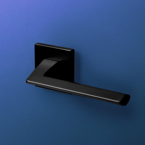 Klamka Ever fit czarna na rozecie kwadratowej VDS