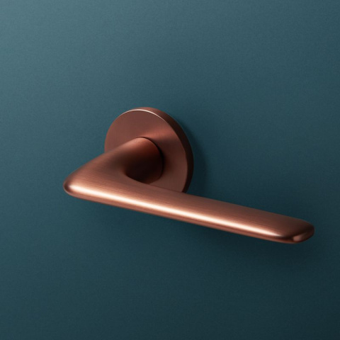 Klamka Ono fit miedź-satyna na rozecie okrągłej VDS