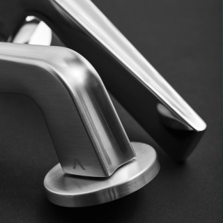 Klamka Radius fit chrom-satyna na rozecie okrągłej VDS